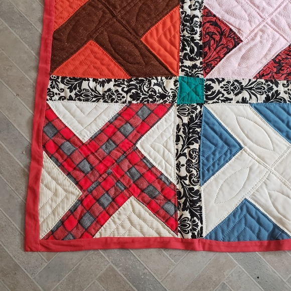 Whirlwind Vtg QUILT Hand Pieced Hand Quilted Twin 74x87 Multi Pattern & Fabric - Picture 10 of 16